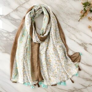 NWOT Luxury Tassel Paisley Floral Print Scarf Shawl
